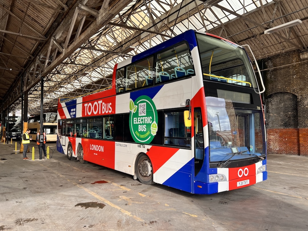 Tootbus set to unveil end-to-end renewable power for its electric fleet through new VEV solar panel project in Wandsworth